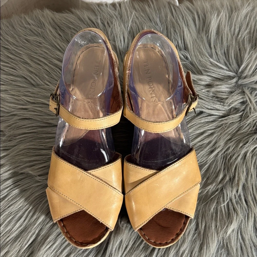 Ten Points Wedge Sandals in Apricot